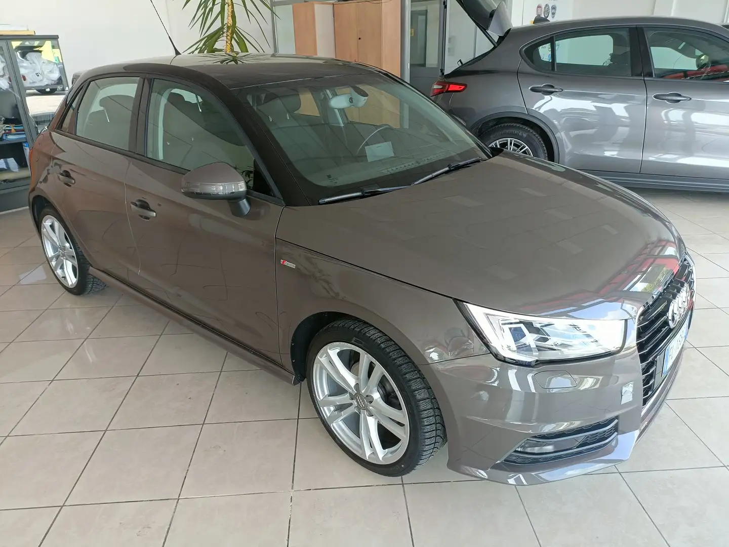 Audi A1 A1 SPB 1.4 tdi 90cv Admired S-LINE (per neopat.) Marrone - 2