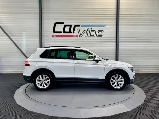 Volkswagen Tiguan view 3