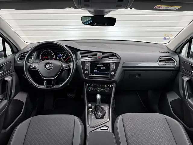 Volkswagen Tiguan view 2