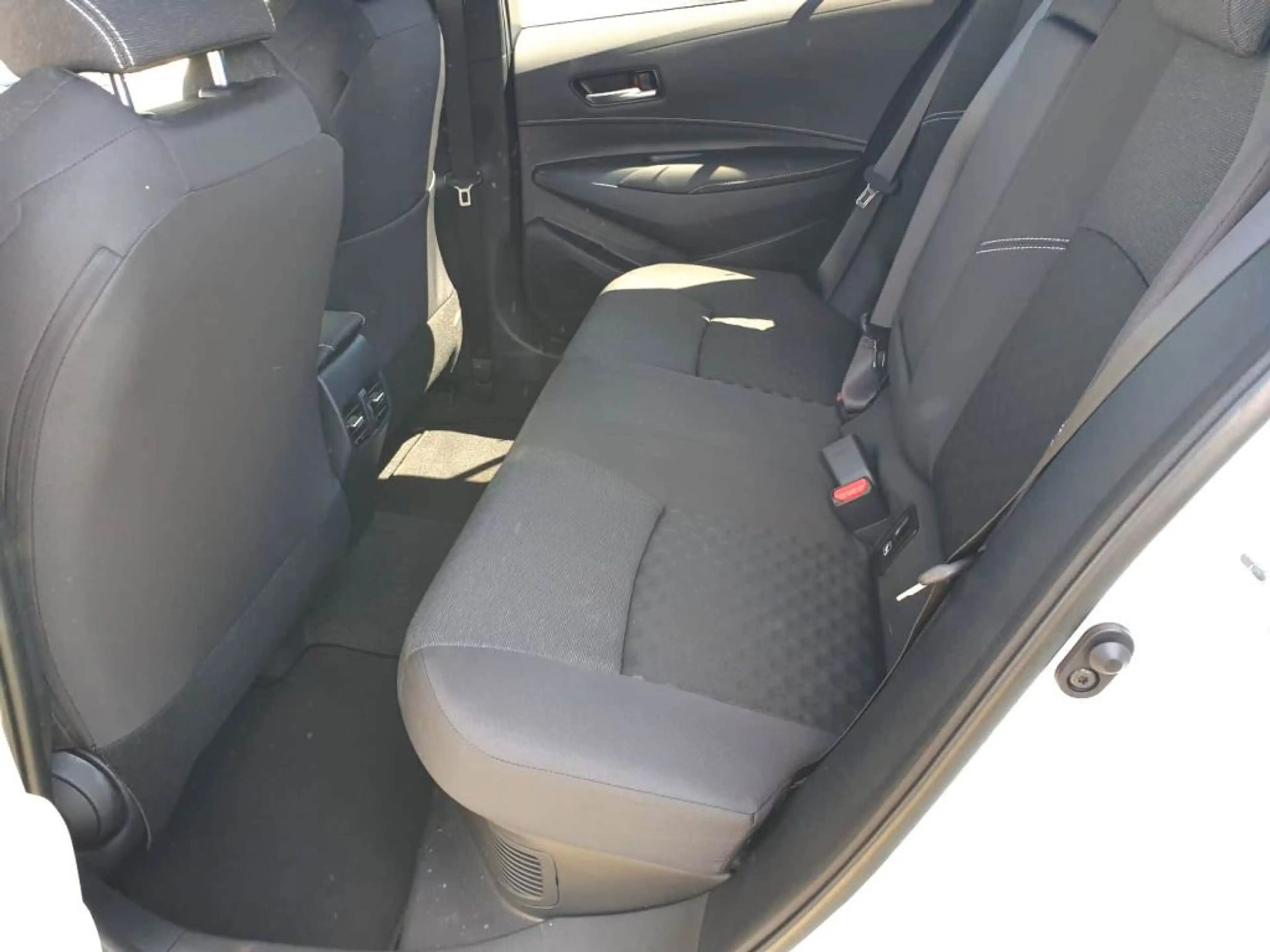 Suzuki Swace 1.8 Hybrid CVT Comfort+ — photo 11