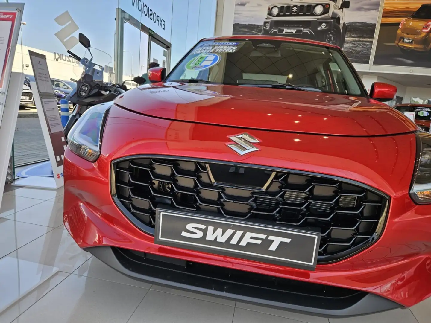 Suzuki Swift 1.2 Mild Hybrid S2 CVT Rojo - 1