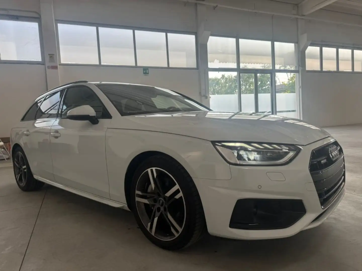 Audi A4 Avant 40 TDI quattro S tronic S line edition Bianco - 2