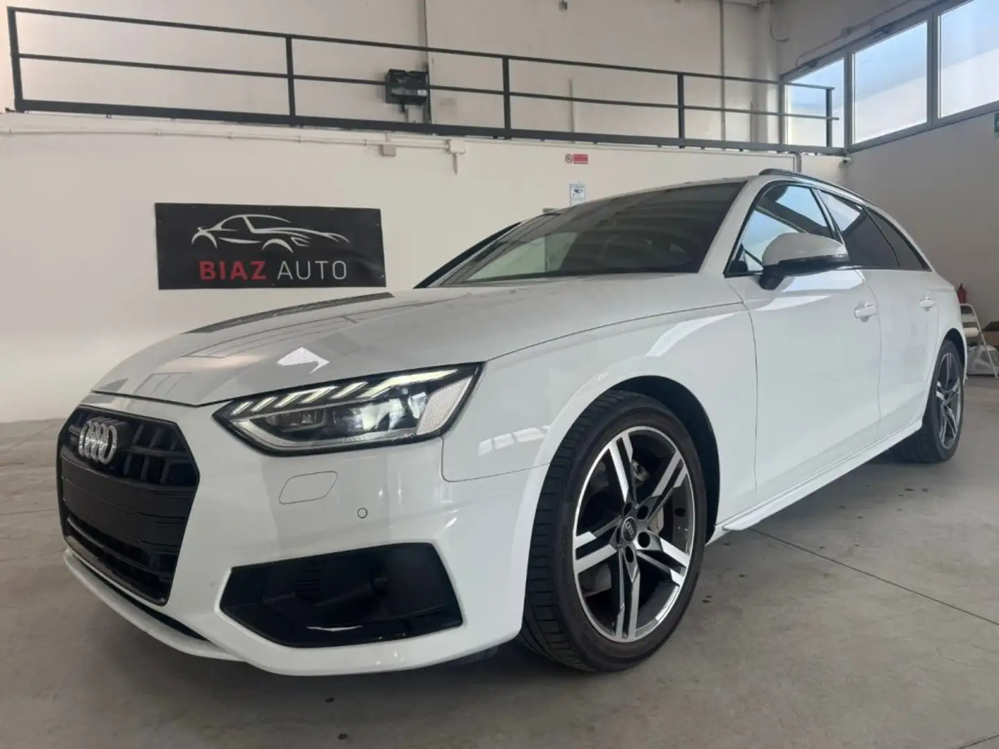 Audi A4 Avant 40 TDI quattro S tronic S line edition Bianco - 1