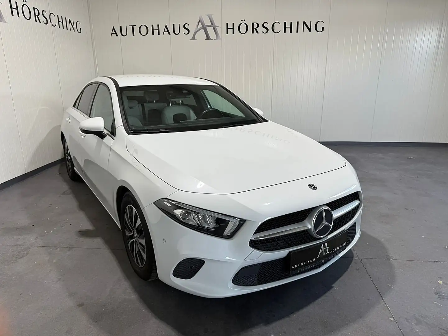 Mercedes-Benz A 180 d Limousine Aut. Blanc - 1