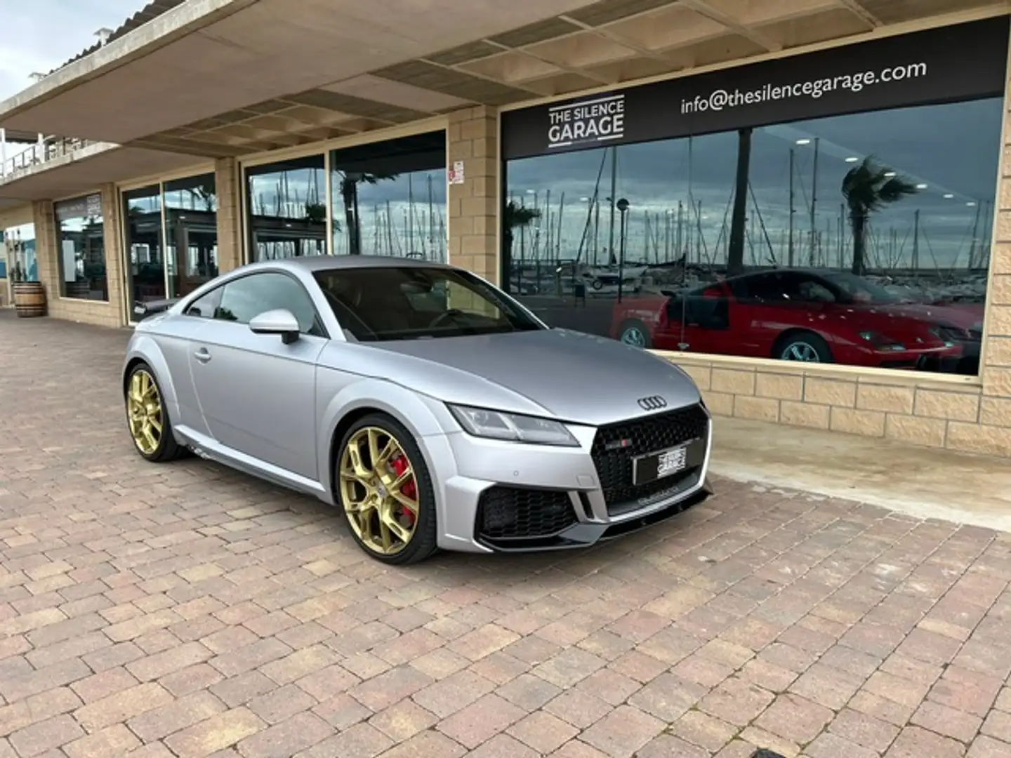 Audi TT RS Coupé 2.5 TFSI quattro S tronic Grau - 2