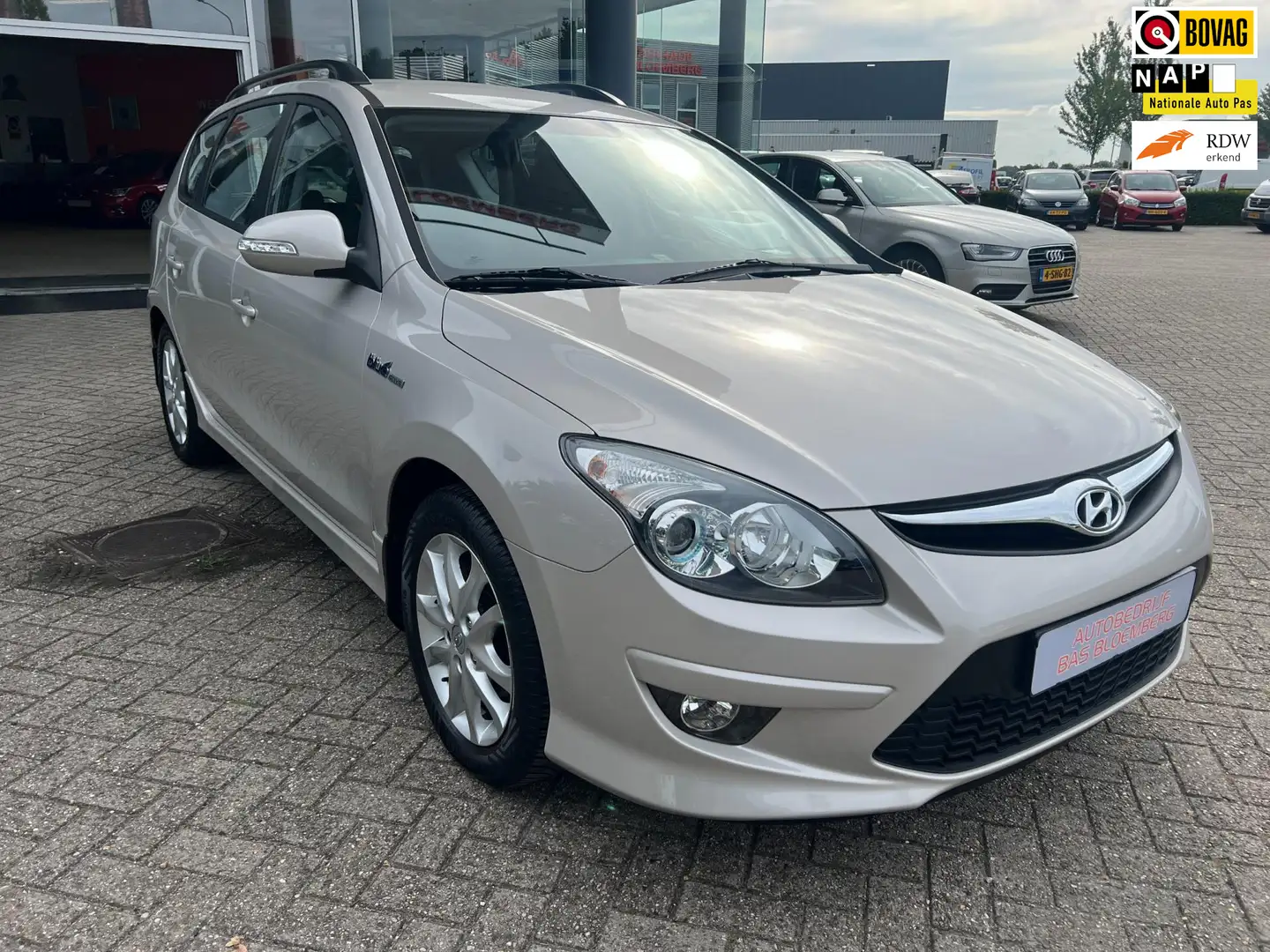 Hyundai i30 CW 1.6i i-Motion, Clima Airco, Cruise, trekhaak ,e Grijs - 1