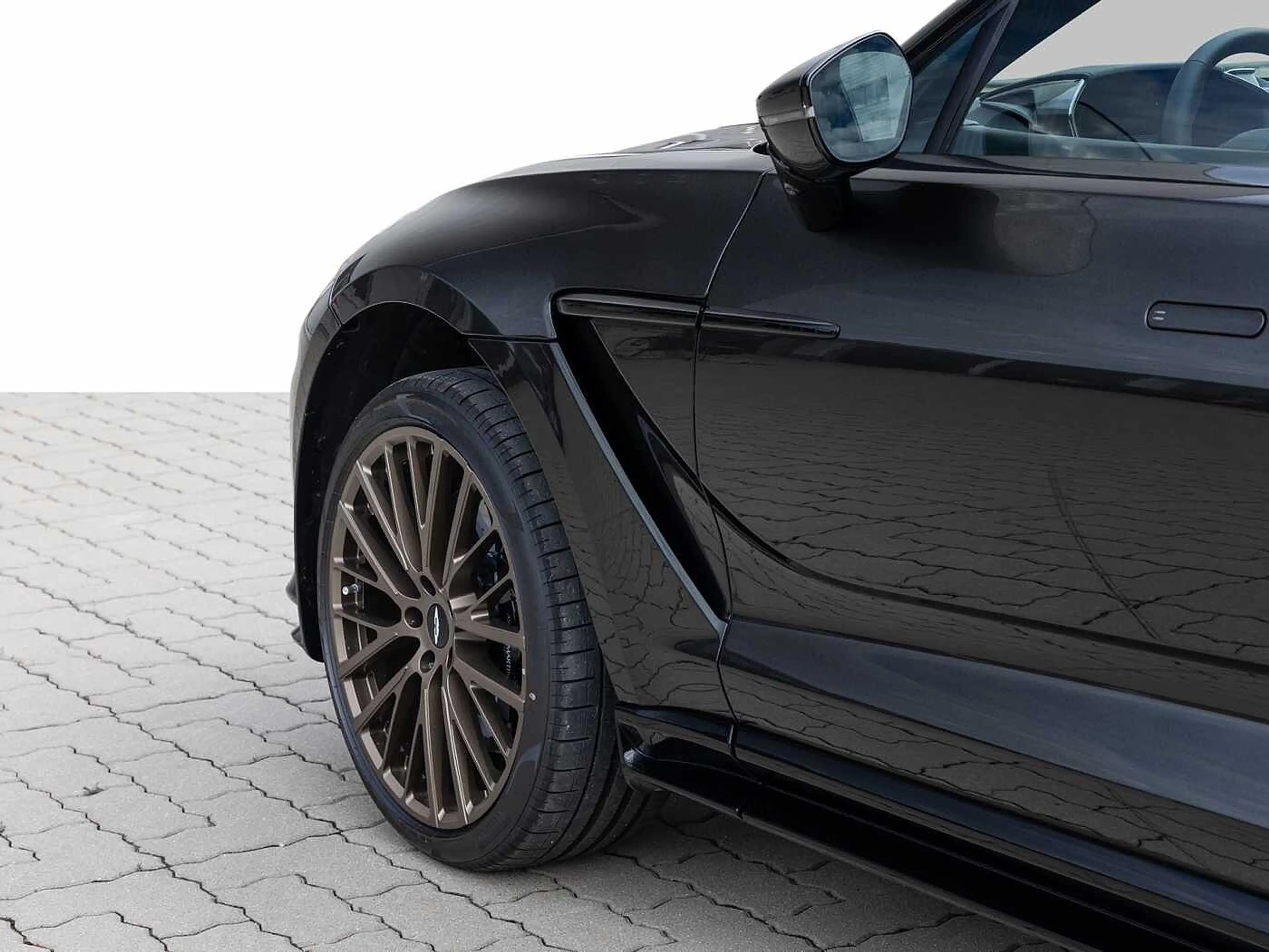 Aston Martin DBX 707 - Minotaur Green - — photo 12