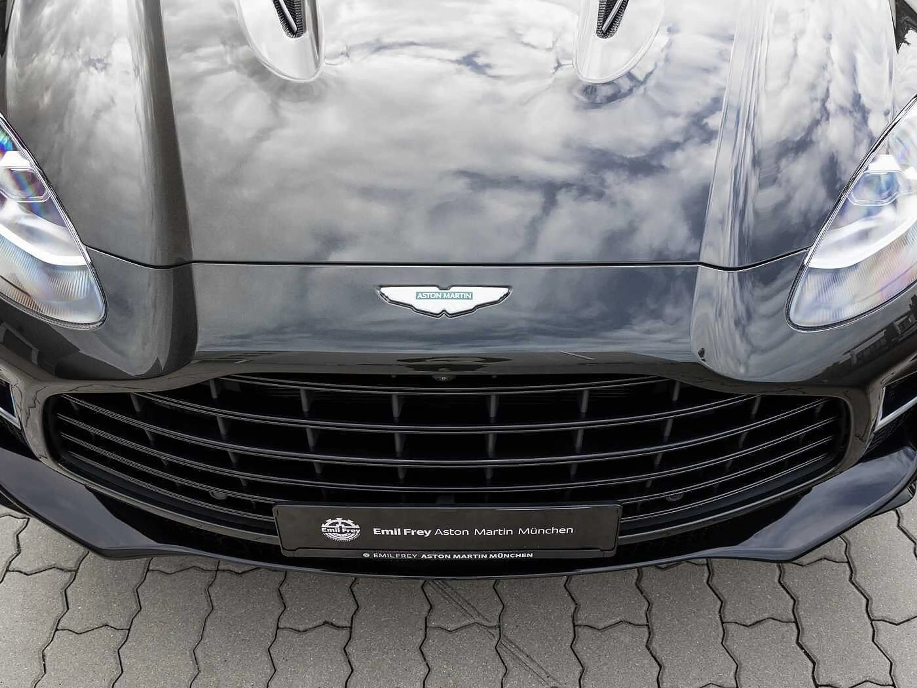 Aston Martin DBX 707 - Minotaur Green - — photo 11
