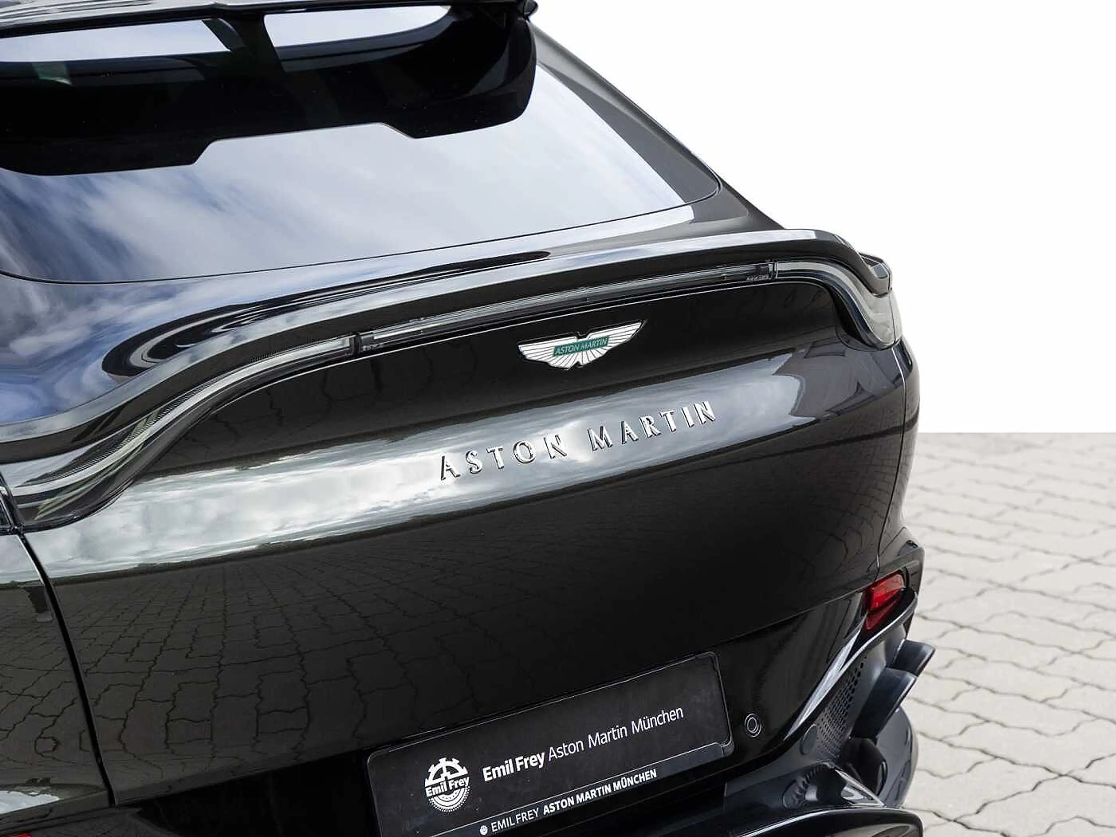 Aston Martin DBX 707 - Minotaur Green - — photo 3