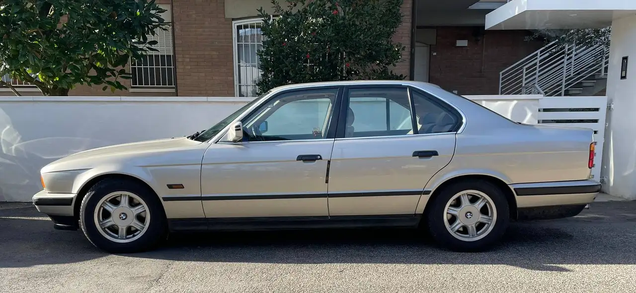 BMW 520i, foto 1