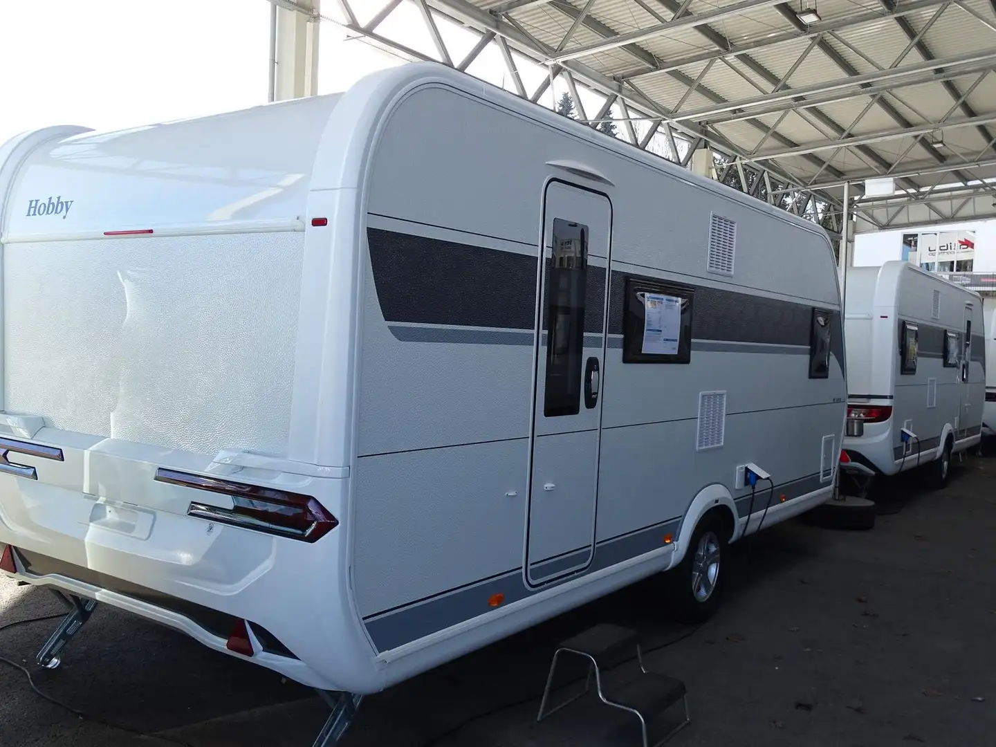 Hobby DE LUXE 560 KMFE 2 t Chassis / Vorb. Klima - 2