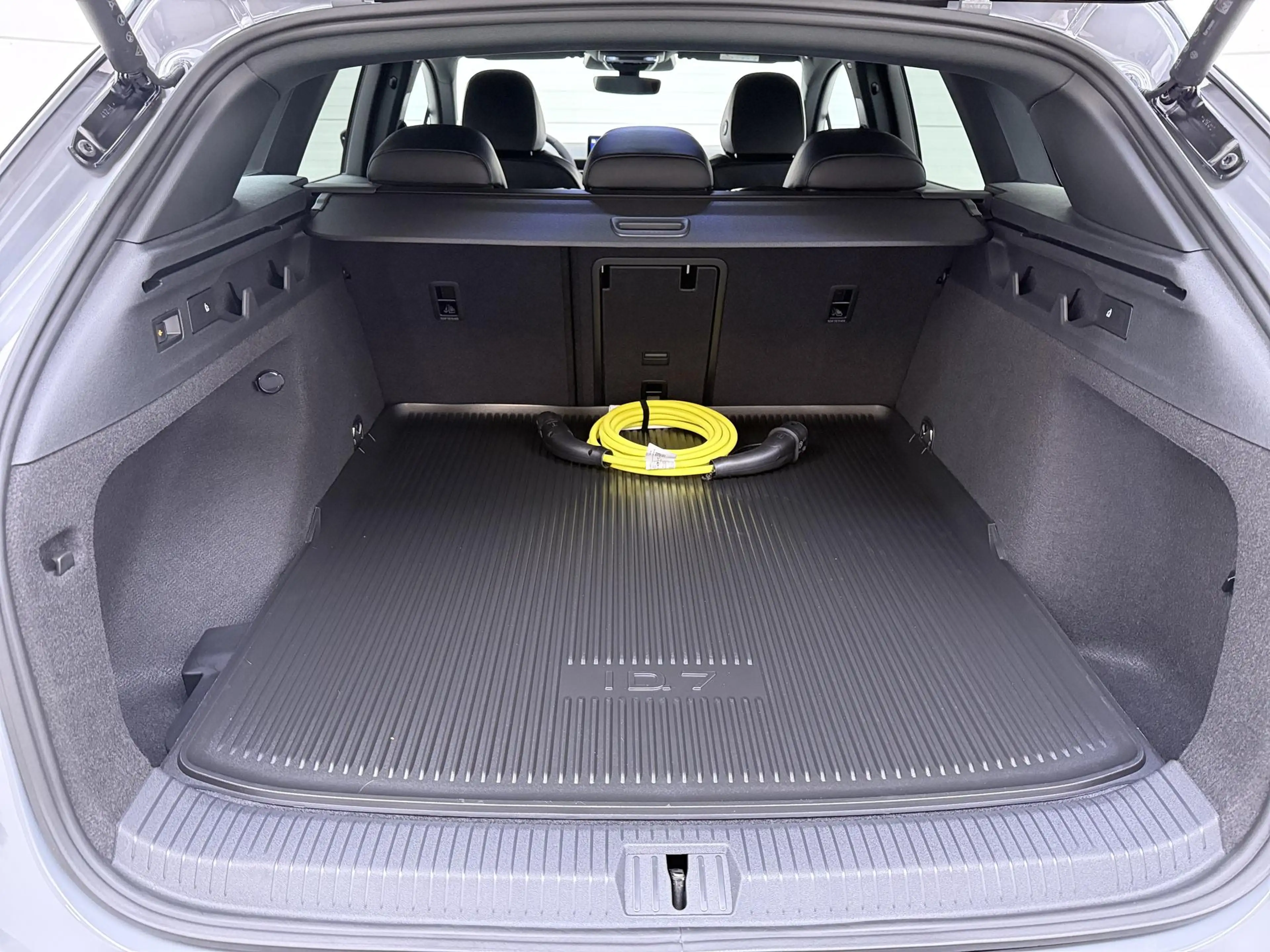 Volkswagen ID.7 Tourer Limited Edition Plus 77 kWh 210 kW / 286 PK — photo 8