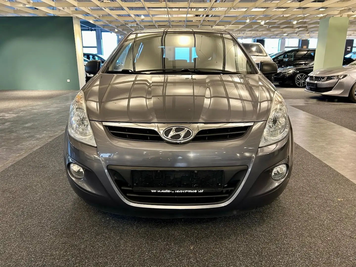 Hyundai i20 1,25 Life *1. Besitz/Service neu* Grau - 2