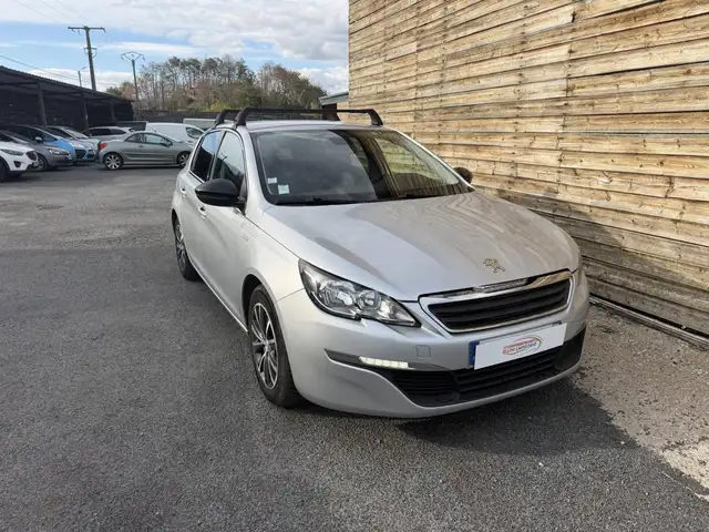Peugeot 308 view 9