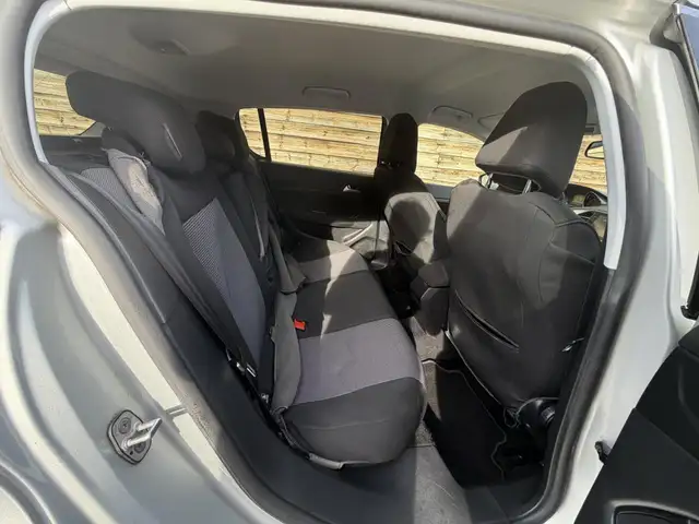 Peugeot 308 view 11