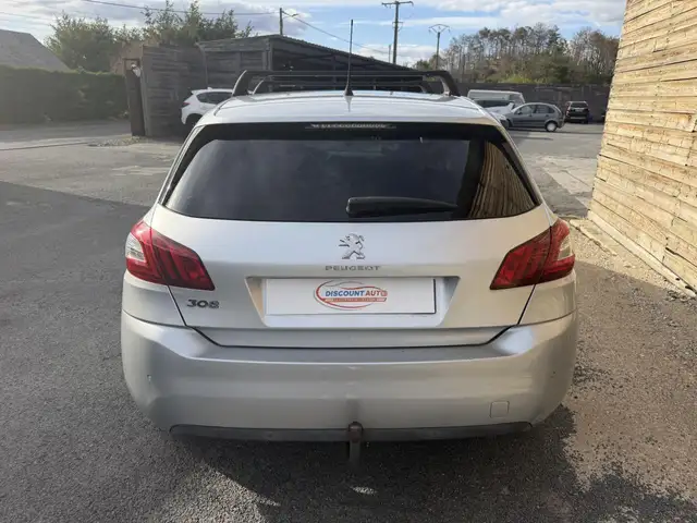 Peugeot 308 view 4