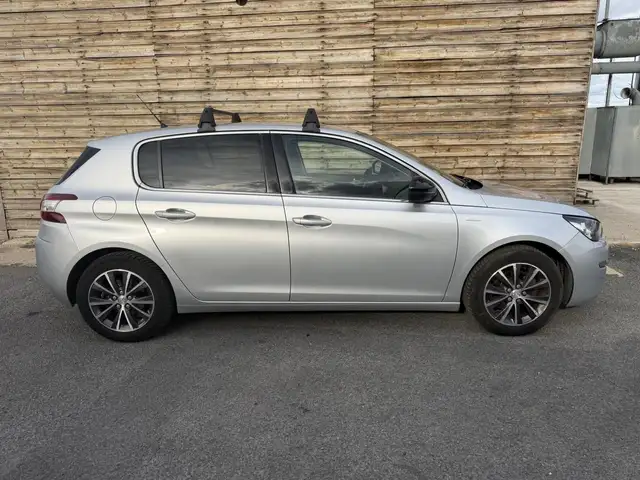 Peugeot 308 view 8