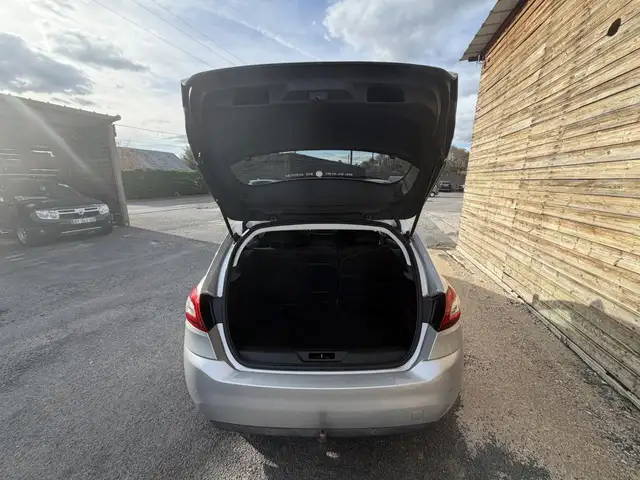 Peugeot 308 view 5