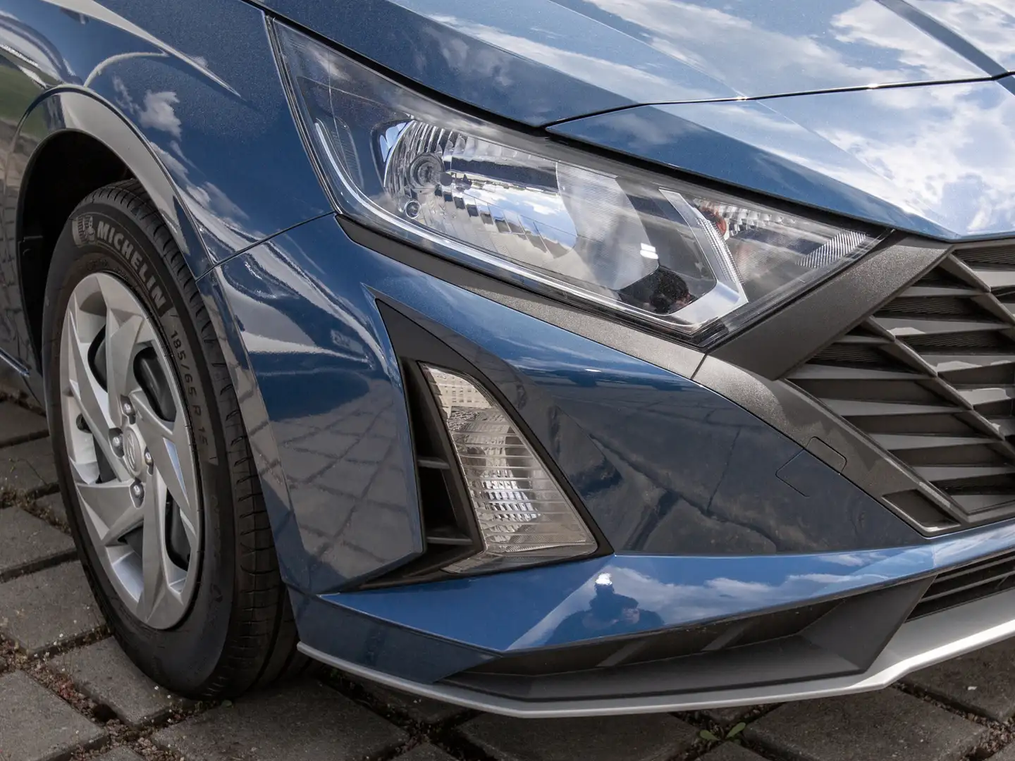 Hyundai i20 KLIMAAUTO+TEMPOM+CARPLAY/ANDOID AUTO+SOFORT Bleu - 2