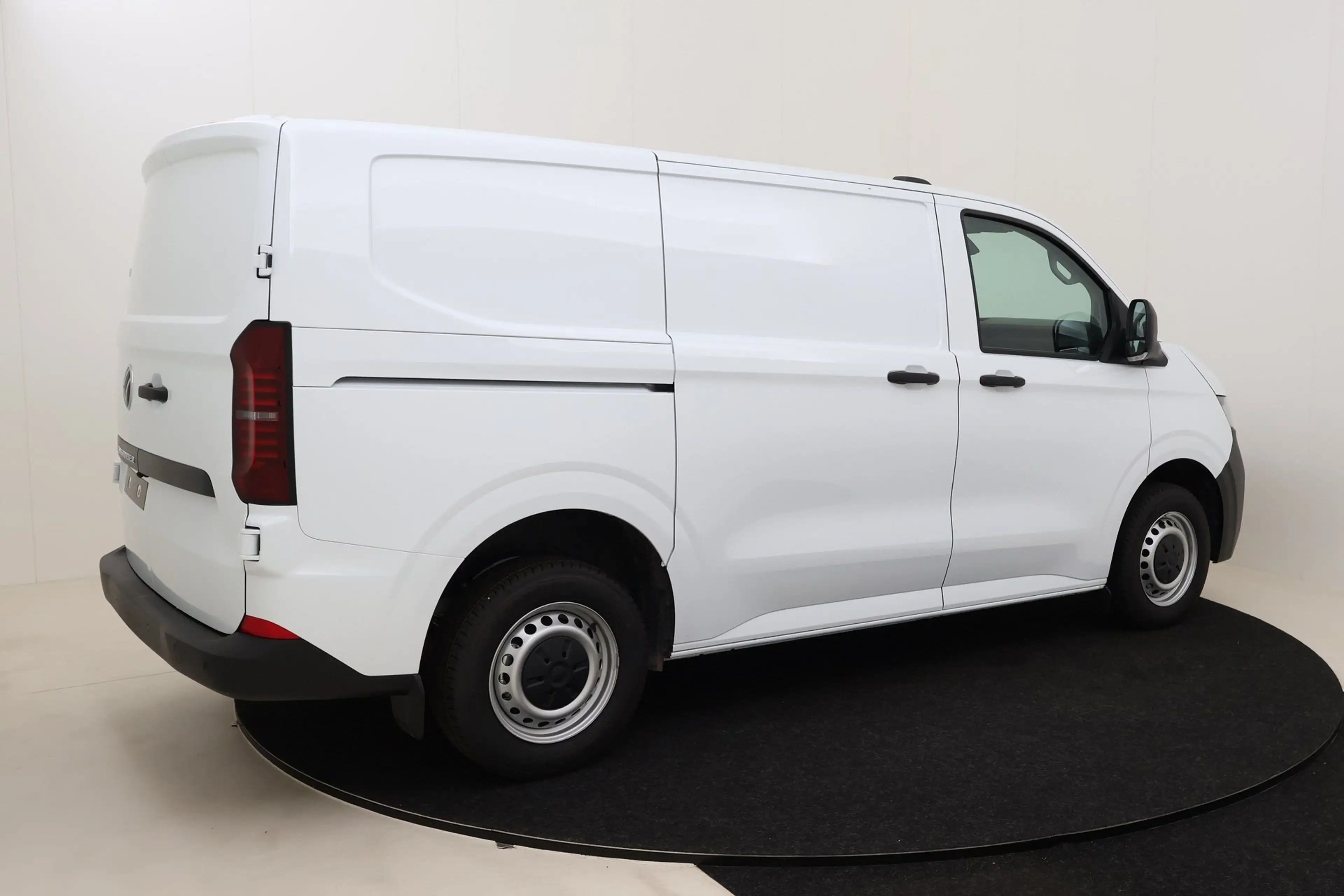 Volkswagen Transporter T7 Fourgon 3100 mm 2.0 TDI 110 hp Man.6 — photo 5