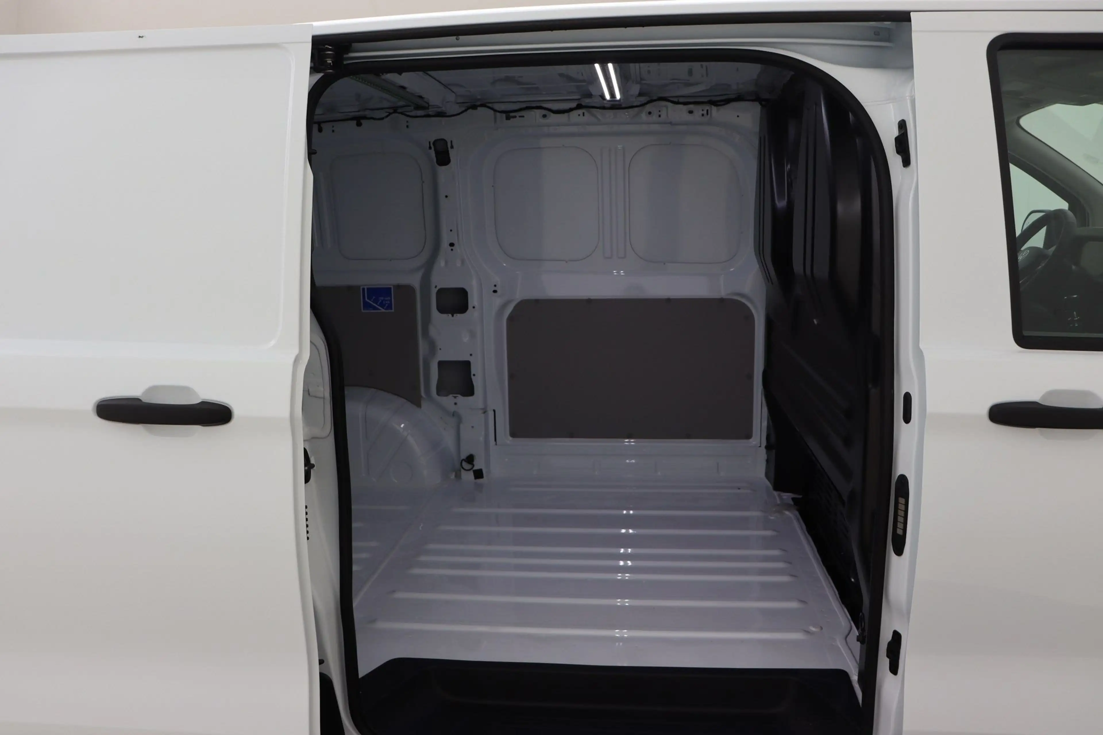 Volkswagen Transporter T7 Fourgon 3100 mm 2.0 TDI 110 hp Man.6 — photo 13