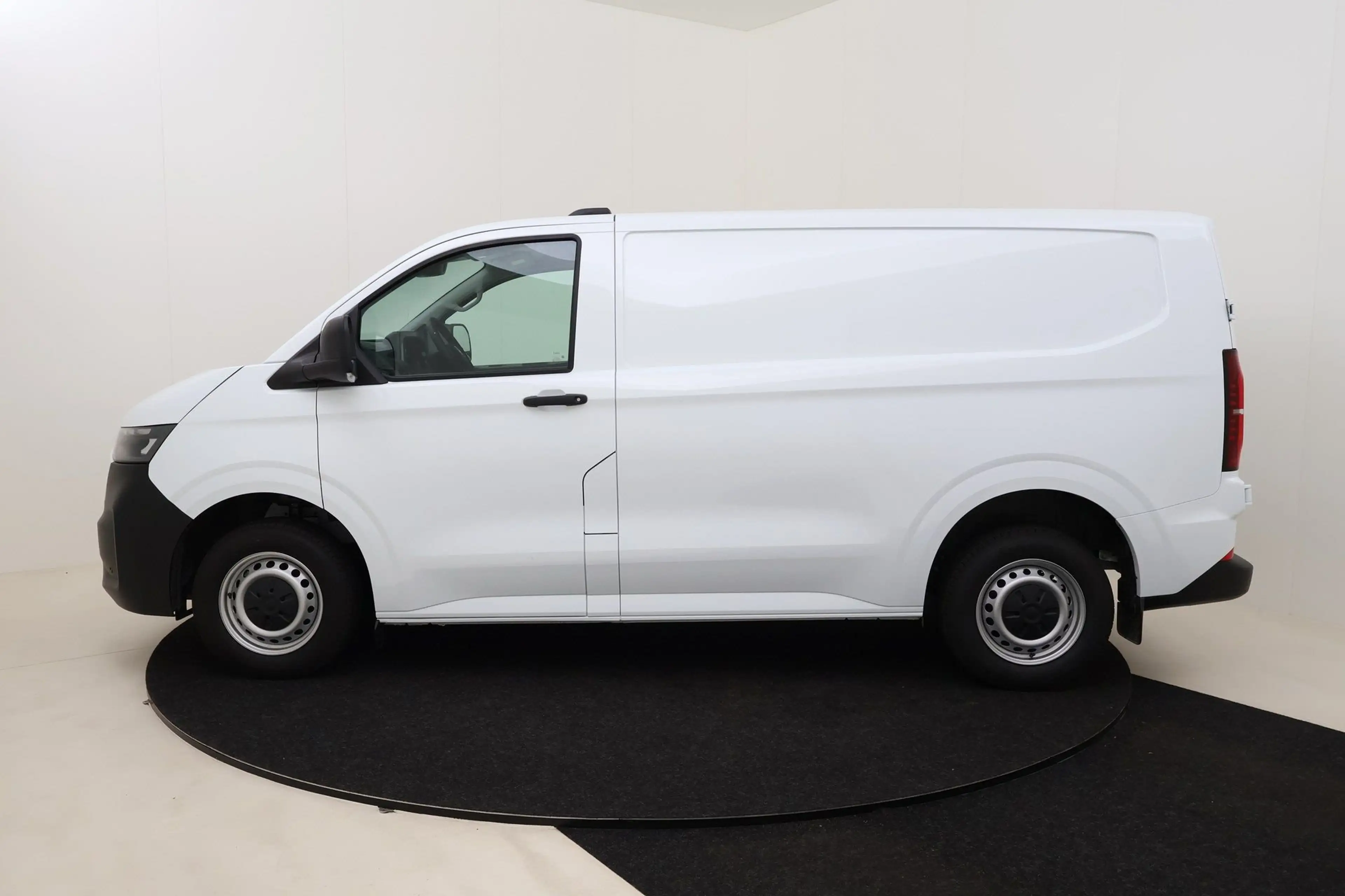 Volkswagen Transporter T7 Fourgon 3100 mm 2.0 TDI 110 hp Man.6 — photo 9