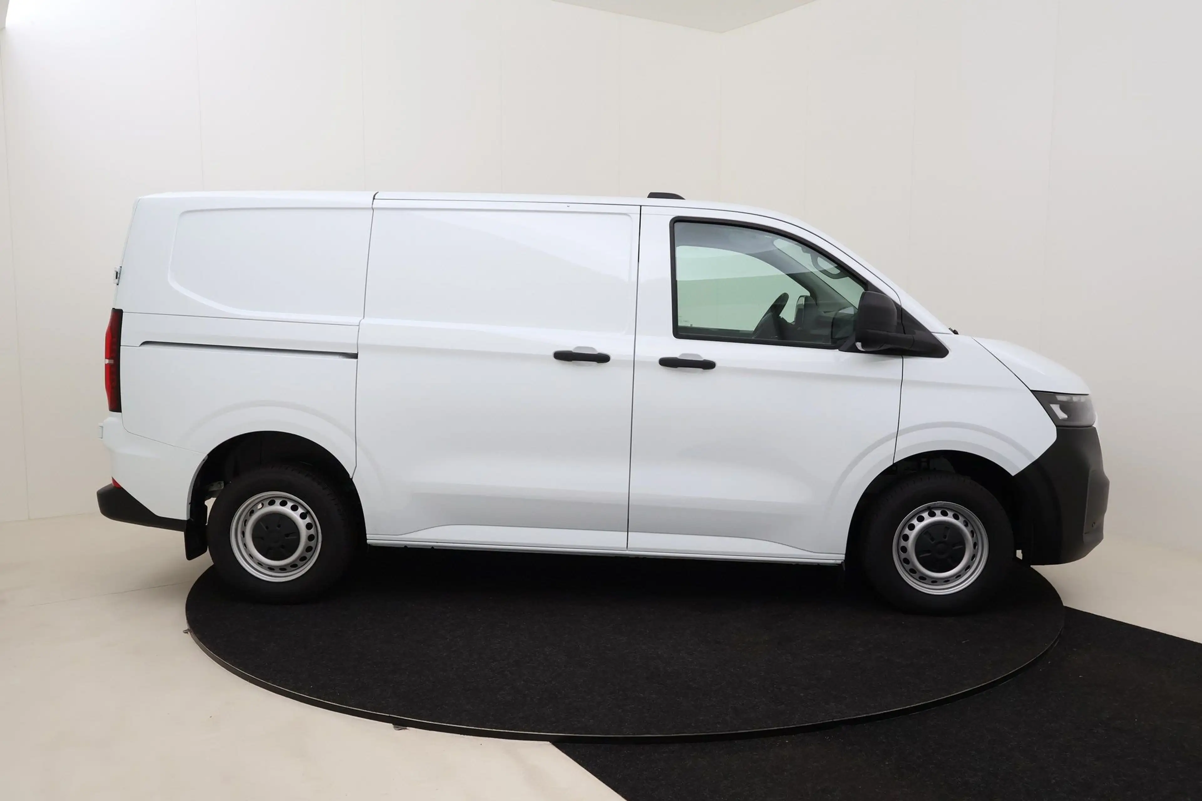 Volkswagen Transporter T7 Fourgon 3100 mm 2.0 TDI 110 hp Man.6 — photo 4