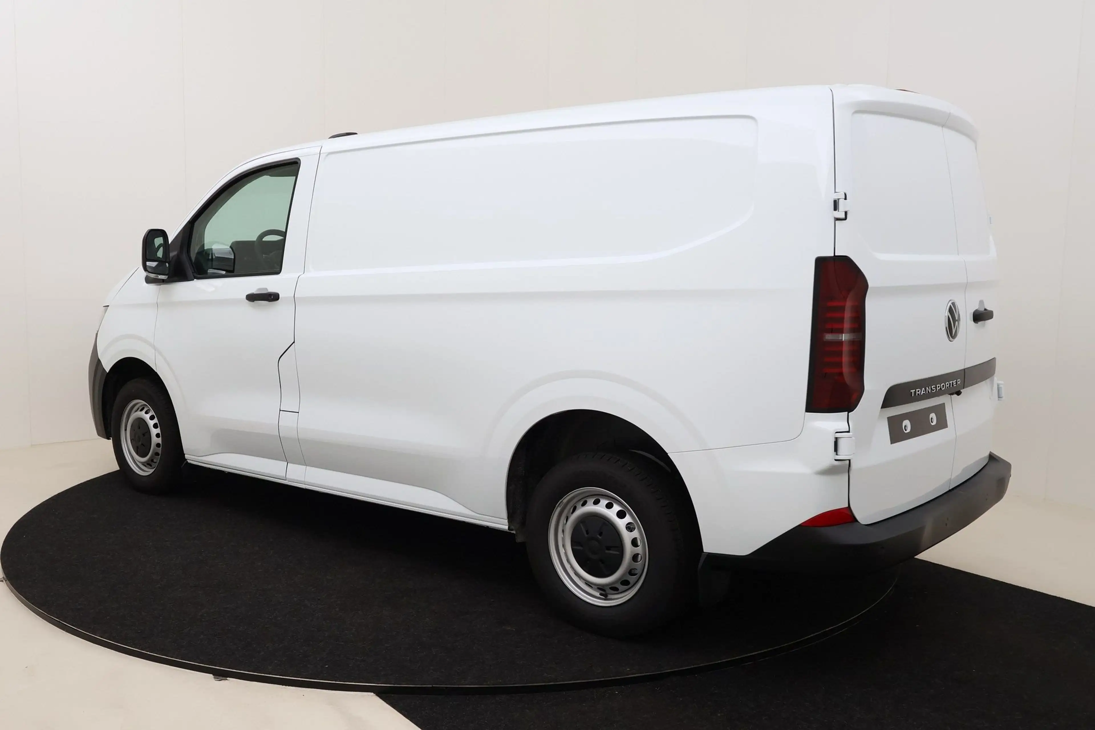 Volkswagen Transporter T7 Fourgon 3100 mm 2.0 TDI 110 hp Man.6 — photo 8