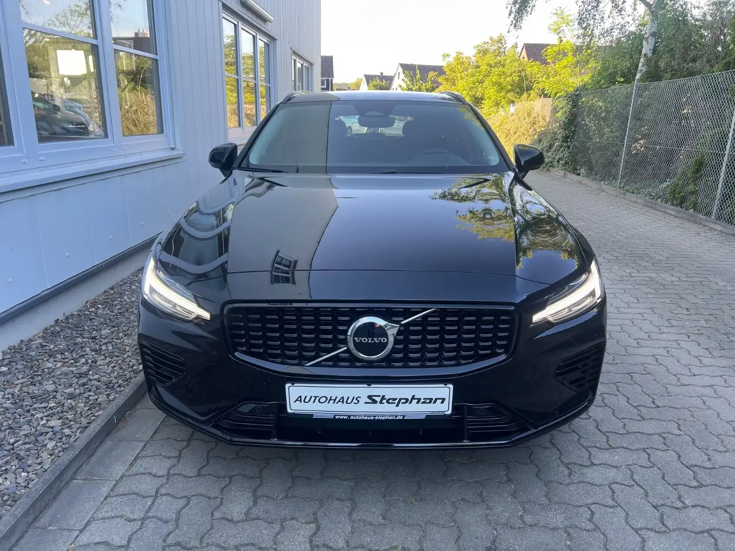 Volvo V60 Recharge T8 AWD Geartronic PLUS DARK -32% Schwarz - 2