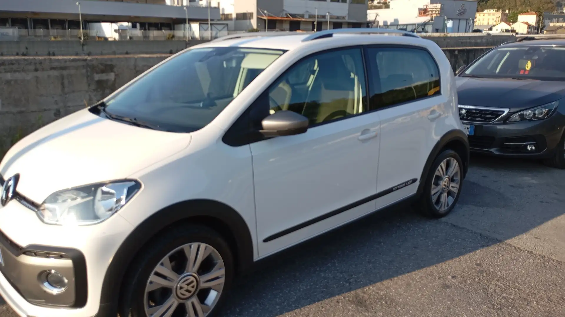 Volkswagen up! 5p 1.0 Cross 75cv - 1