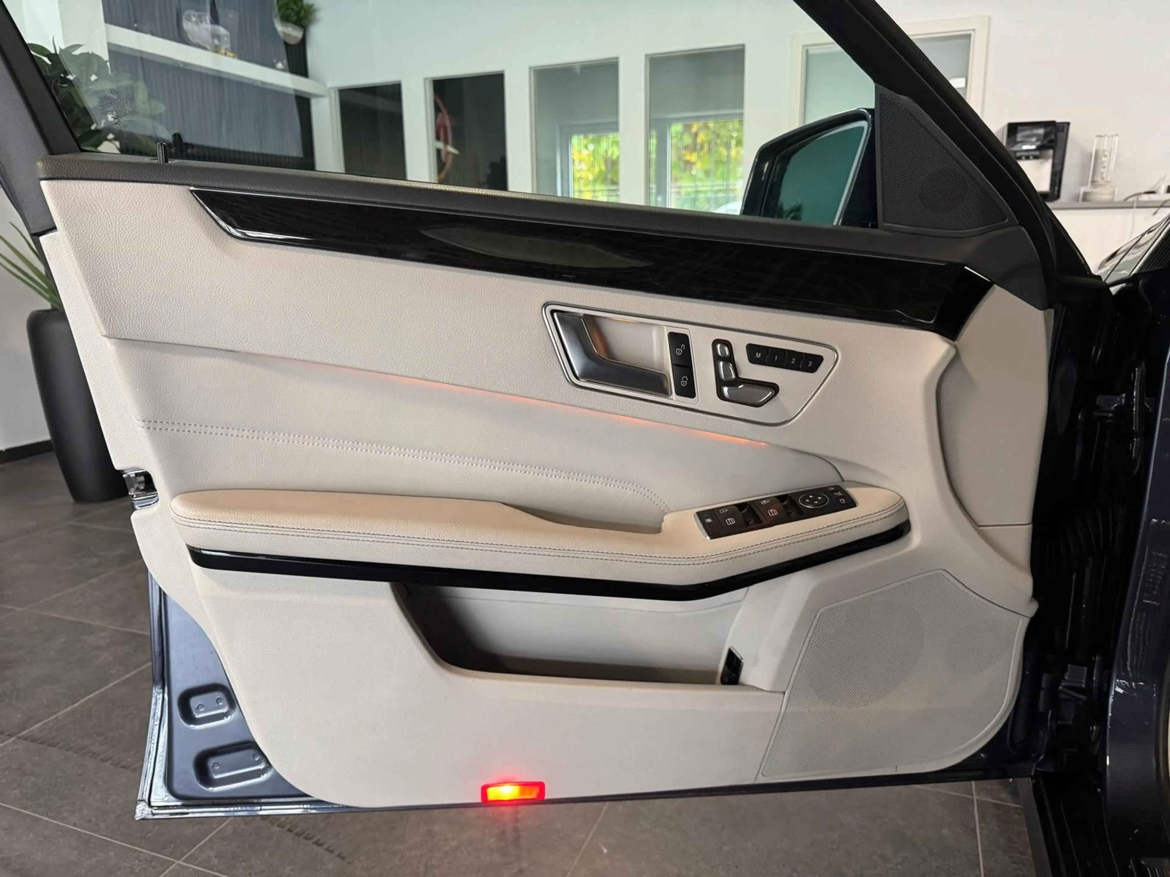 Mercedes-Benz E 250 T CDI BlueEfficiency Elegance/Memory — photo 12
