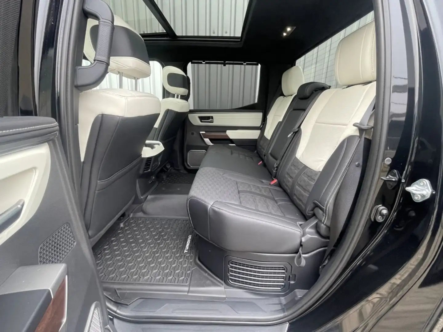 Toyota Tundra TOYOTA Capstone HYBRID Чорний - 2