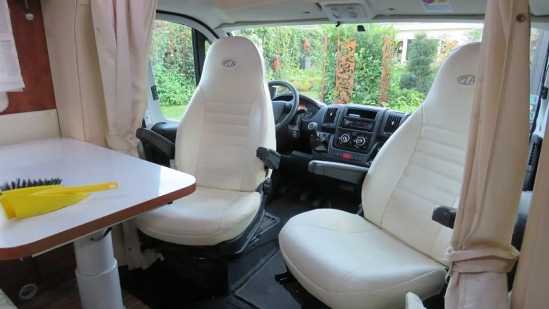 PLA Camper 745 Wit - 2