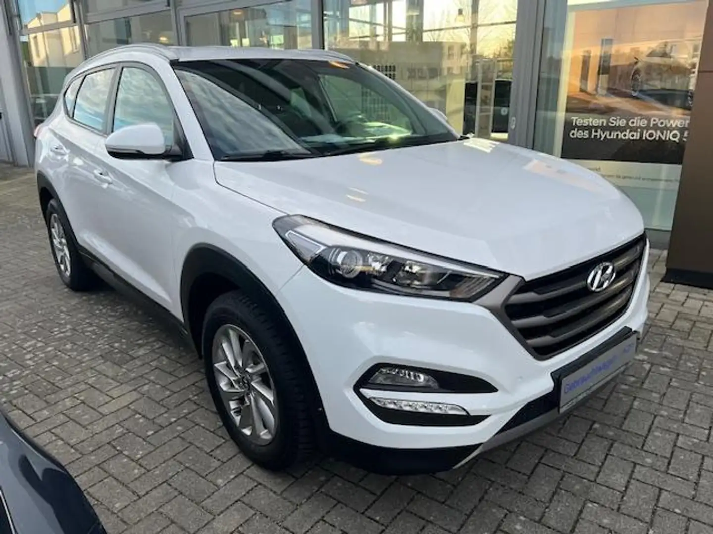 Hyundai TUCSON 1.6 T-GDI Intro Edition.Navi.Kamera.LM-Allwetter Blanc - 1