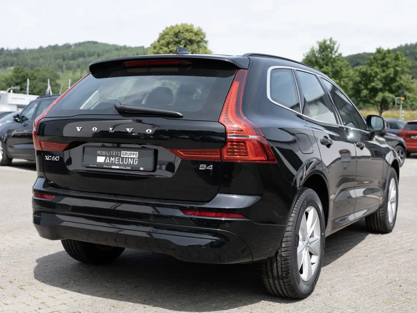 Volvo XC60 B4 Core 1.Hand PDC NAVI W-LAN FACEL. LED Schwarz - 2