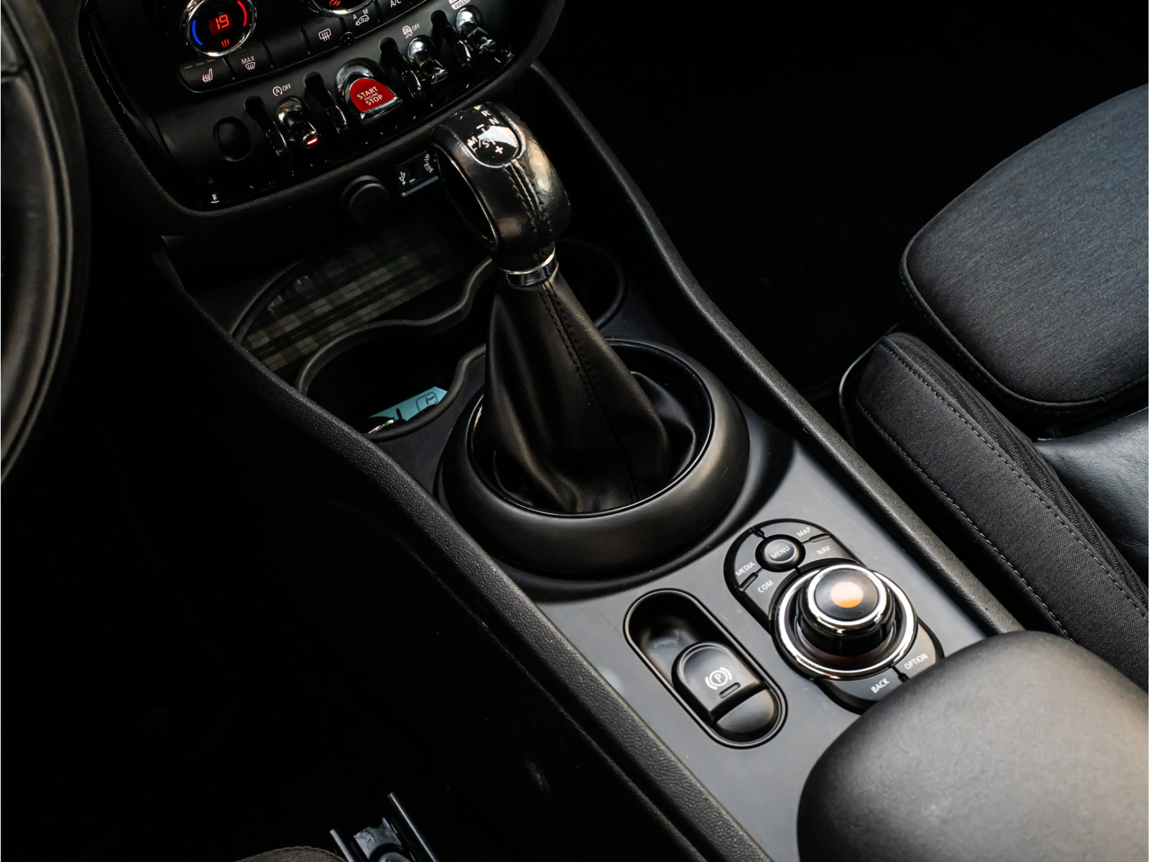 MINI Cooper Clubman 1.5 Chili Serious Business 17 INCH STOELVERW LED C — photo 23