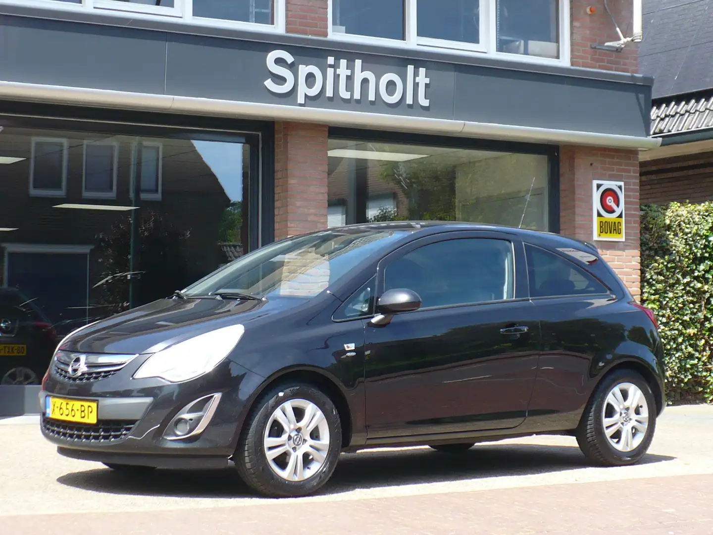 Opel Corsa 1.4 87pk 3-deurs Navi Stoelverwarming Schwarz - 2