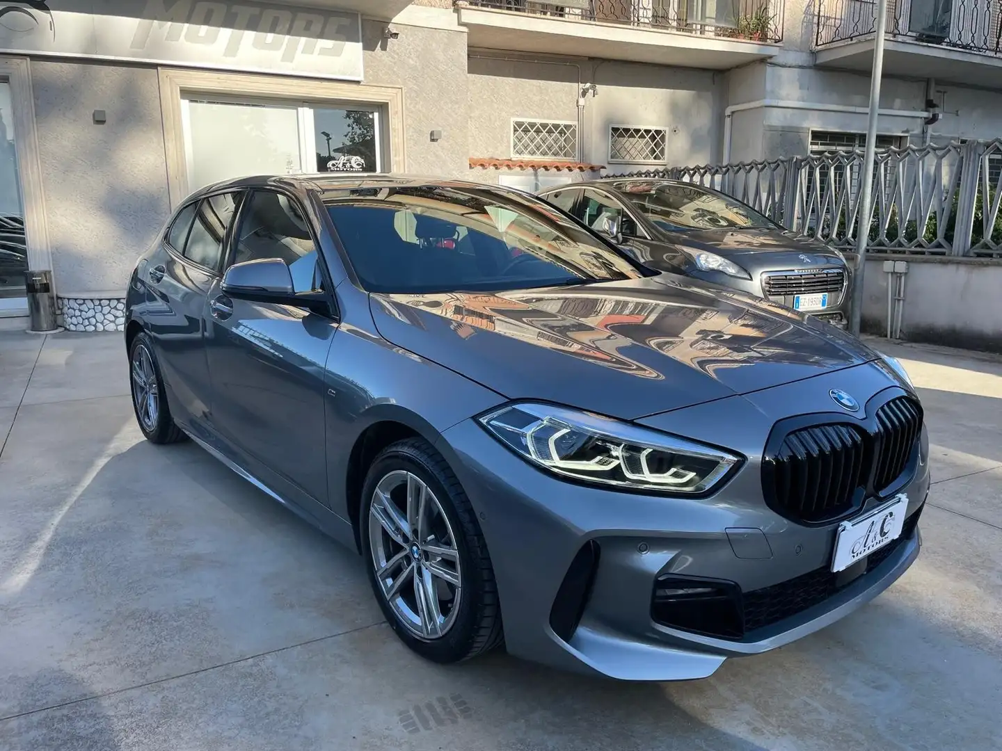 BMW 118 118i 5p. Msport Grau - 1