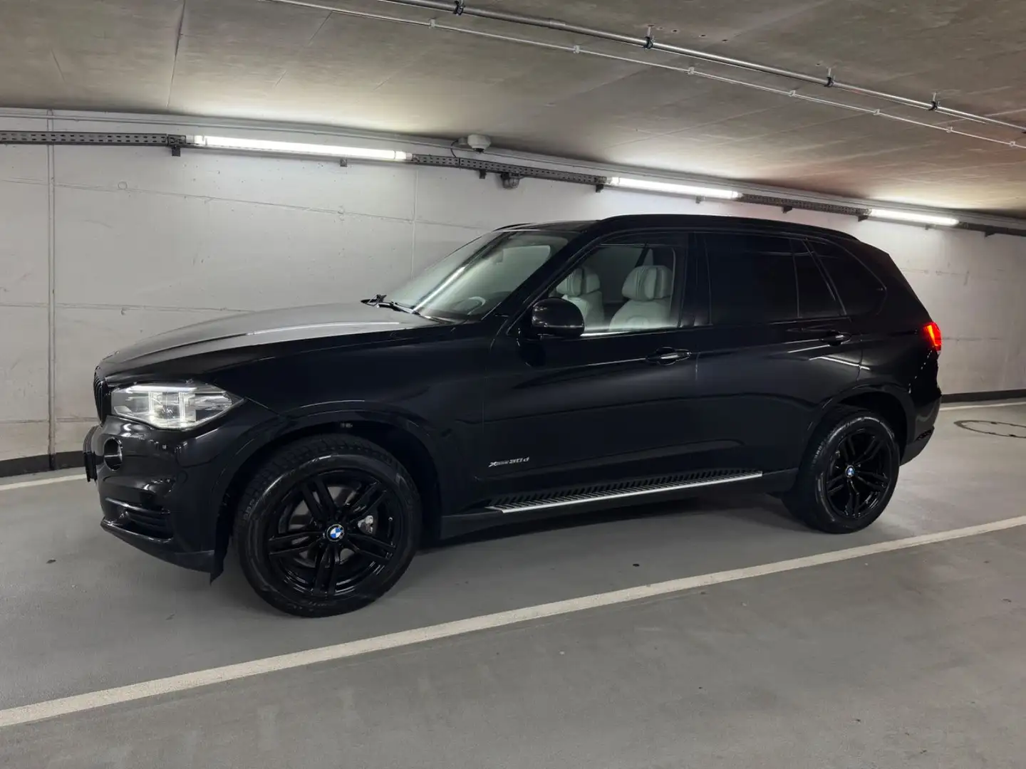BMW X5 xDrive30d |Individual|LED||AHK|Pano|HuD| Schwarz - 2