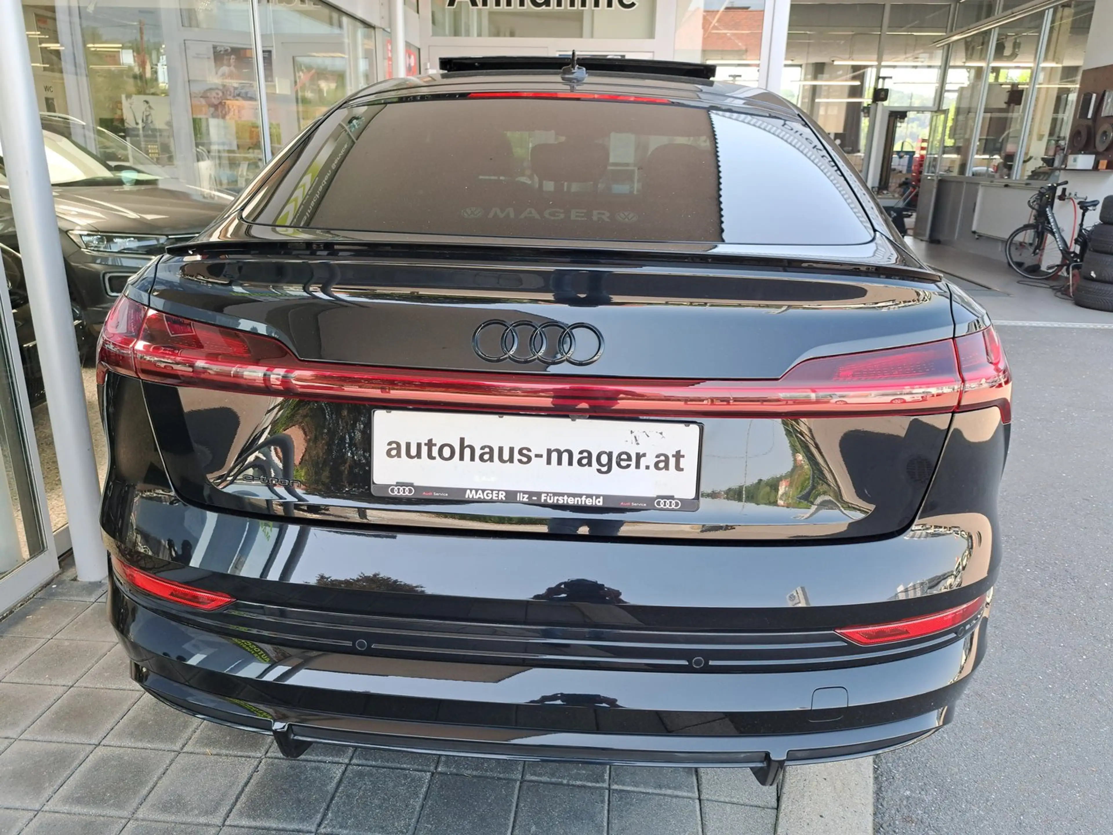 Audi e-tron 55 300 kW S line — photo 8