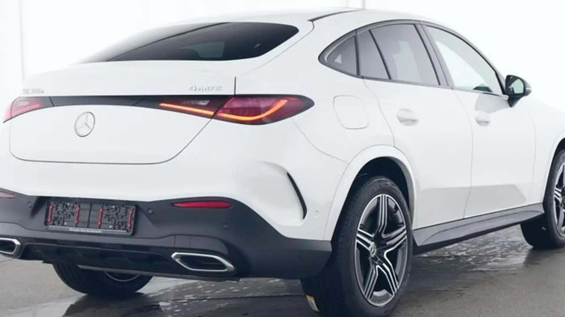 Mercedes-Benz GLC 300 Coupé 300e 4Matic Blanc - 2