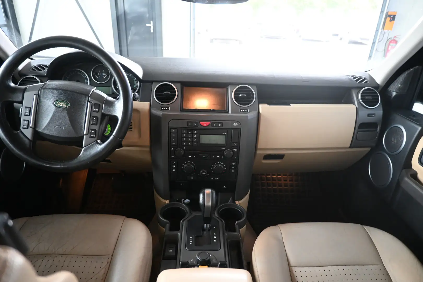 Land Rover Discovery 4.4 V8 SE HSE Automaat 7 Persoons ECC Navigatie Sc Zwart - 2
