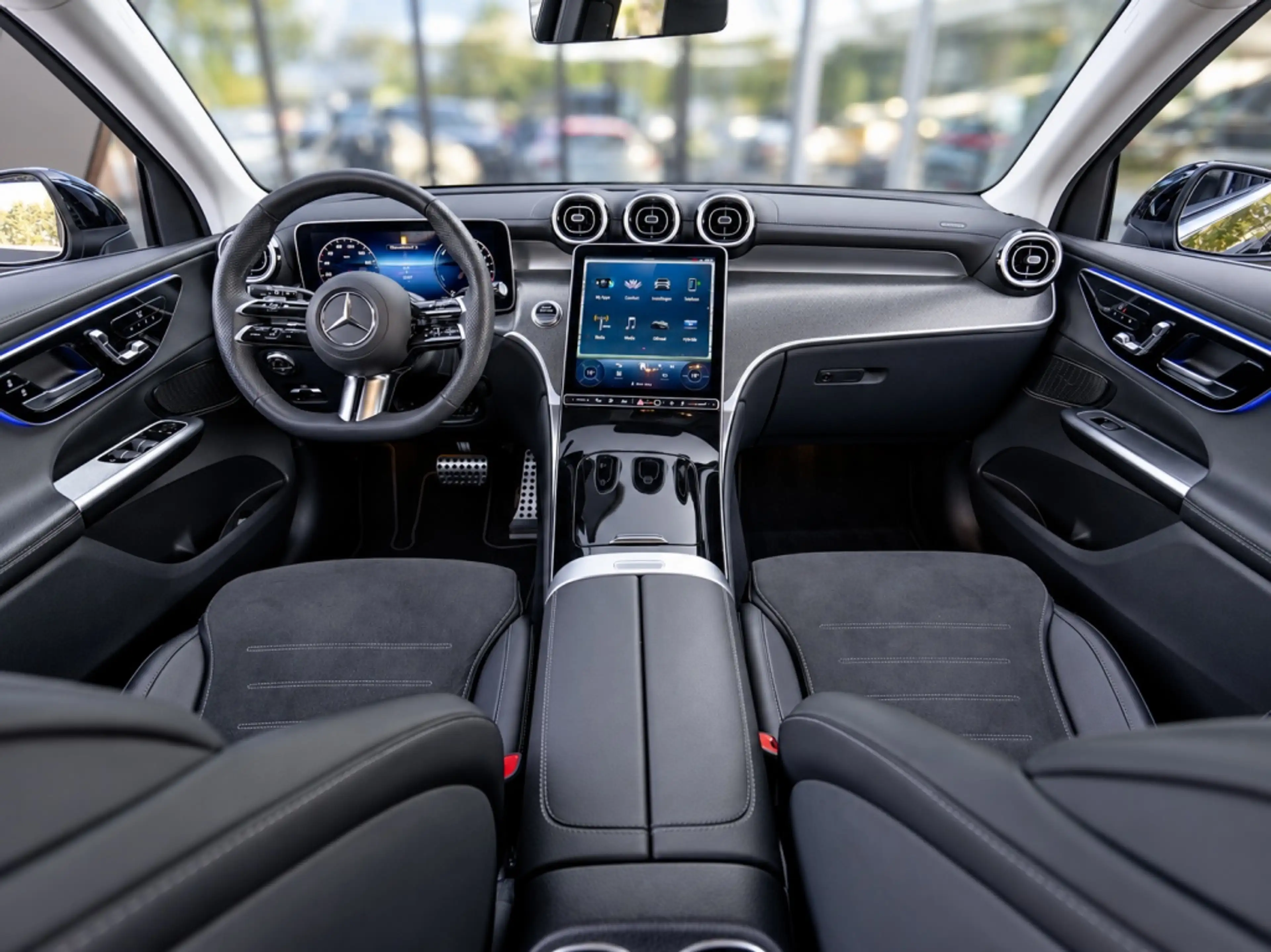 Mercedes-Benz GLC 300 GLC 300e 4MATIC AMG Line | Trekhaak | Winterpakket — photo 6