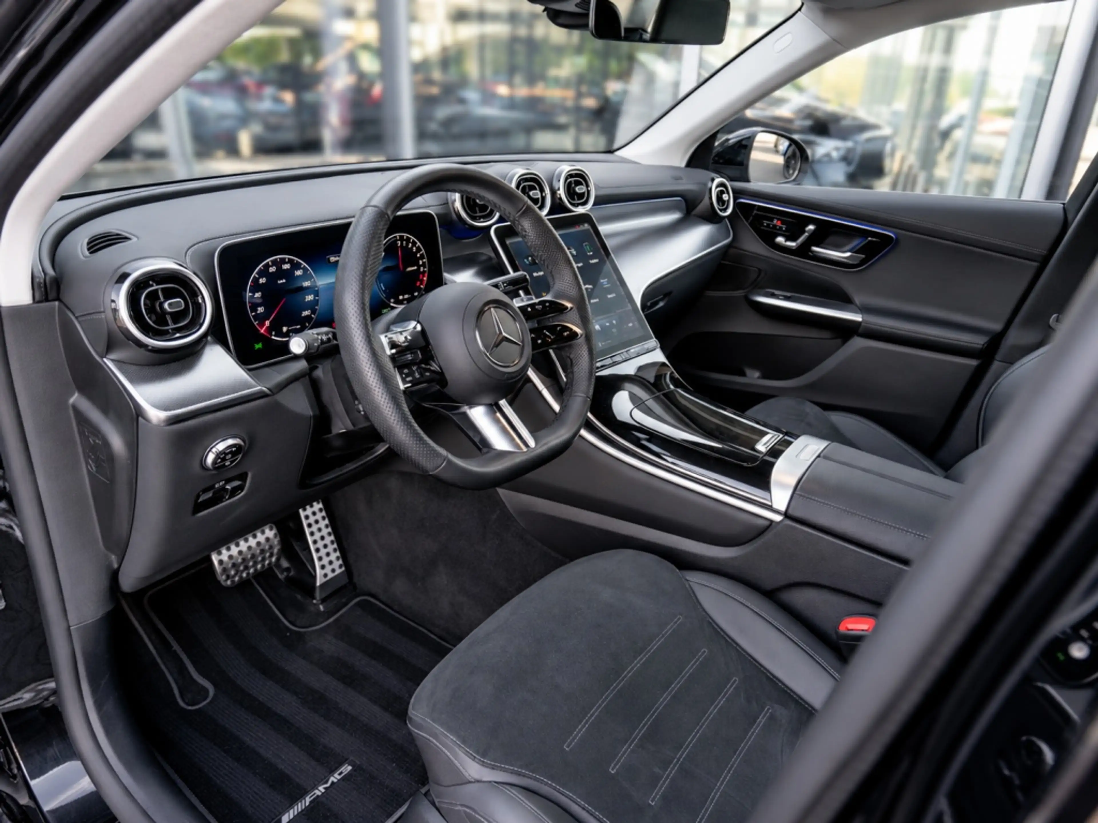 Mercedes-Benz GLC 300 GLC 300e 4MATIC AMG Line | Trekhaak | Winterpakket — photo 3