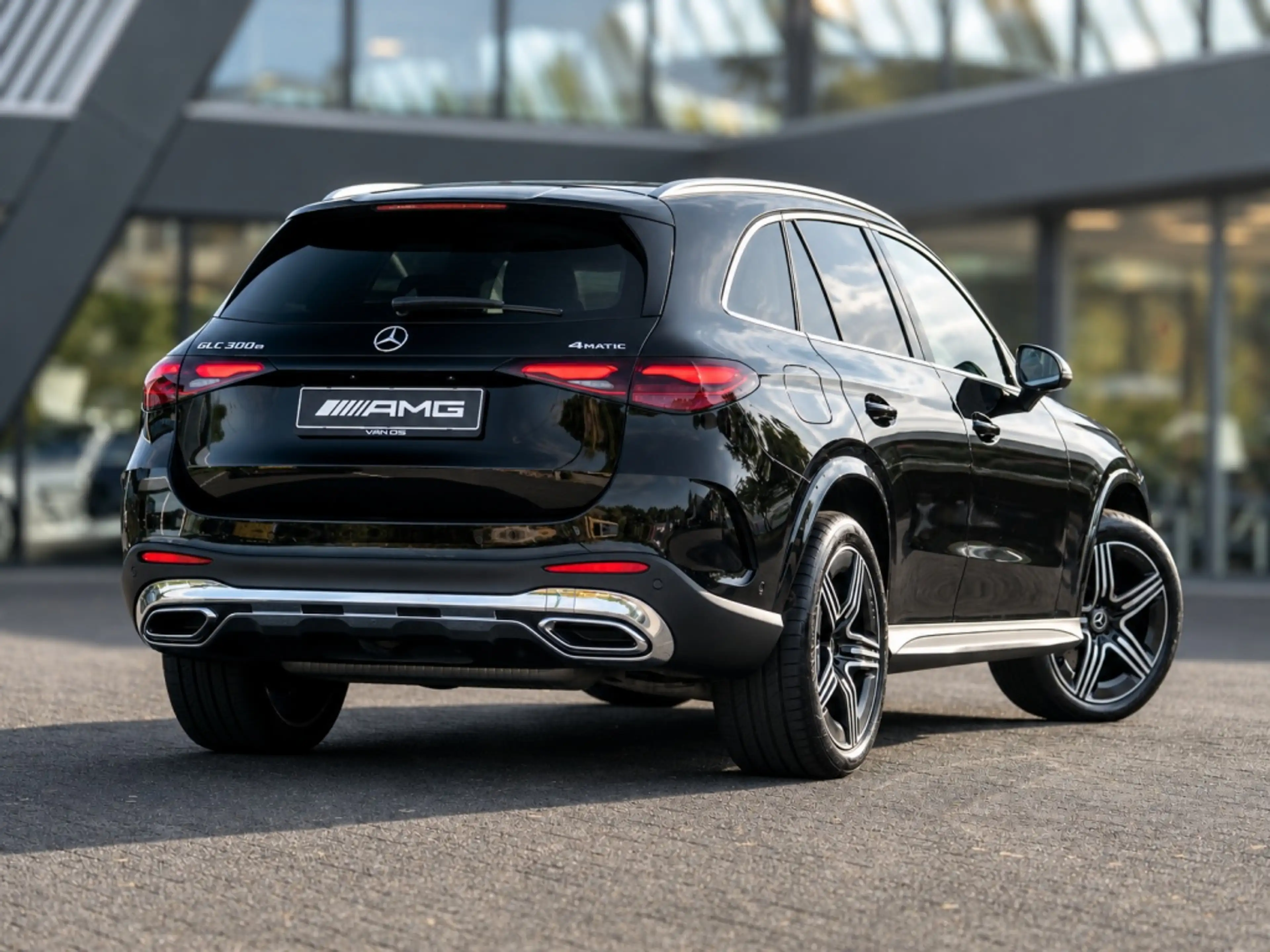 Mercedes-Benz GLC 300 GLC 300e 4MATIC AMG Line | Trekhaak | Winterpakket — photo 2