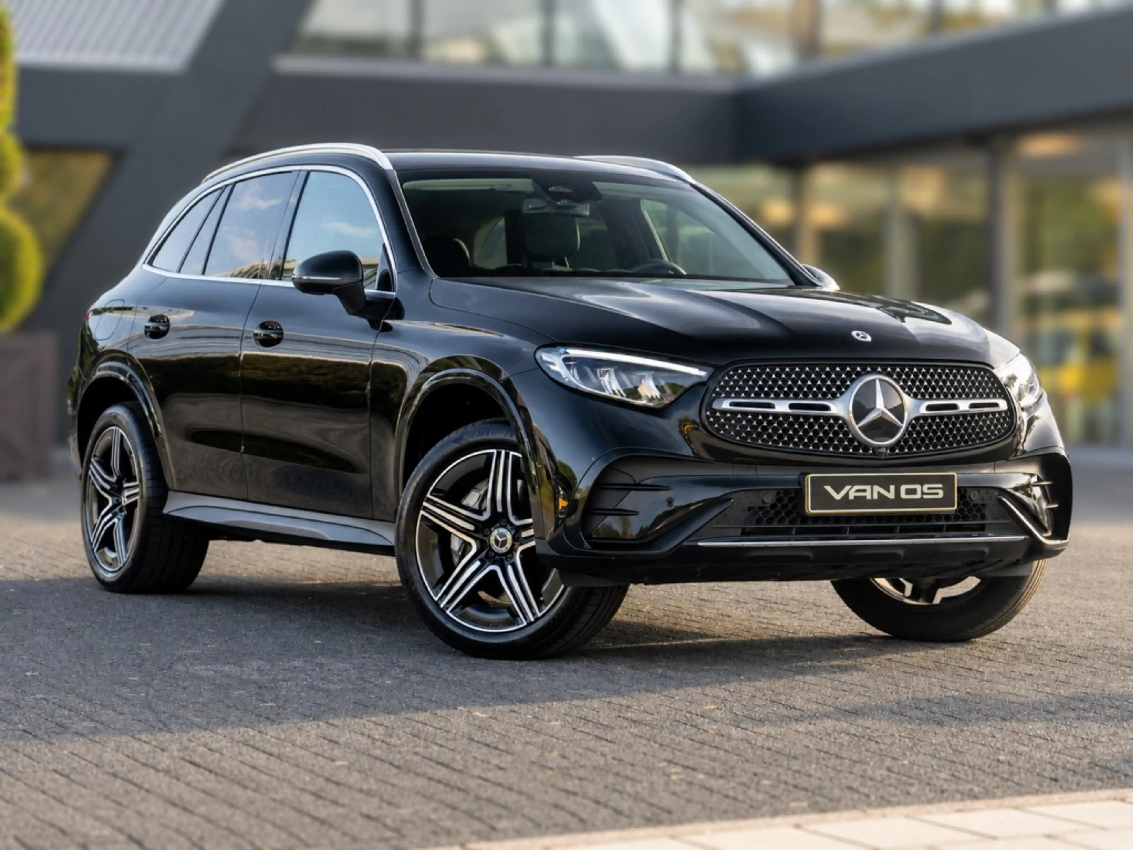 Mercedes-Benz GLC 300 GLC 300e 4MATIC AMG Line | Trekhaak | Winterpakket — photo 5