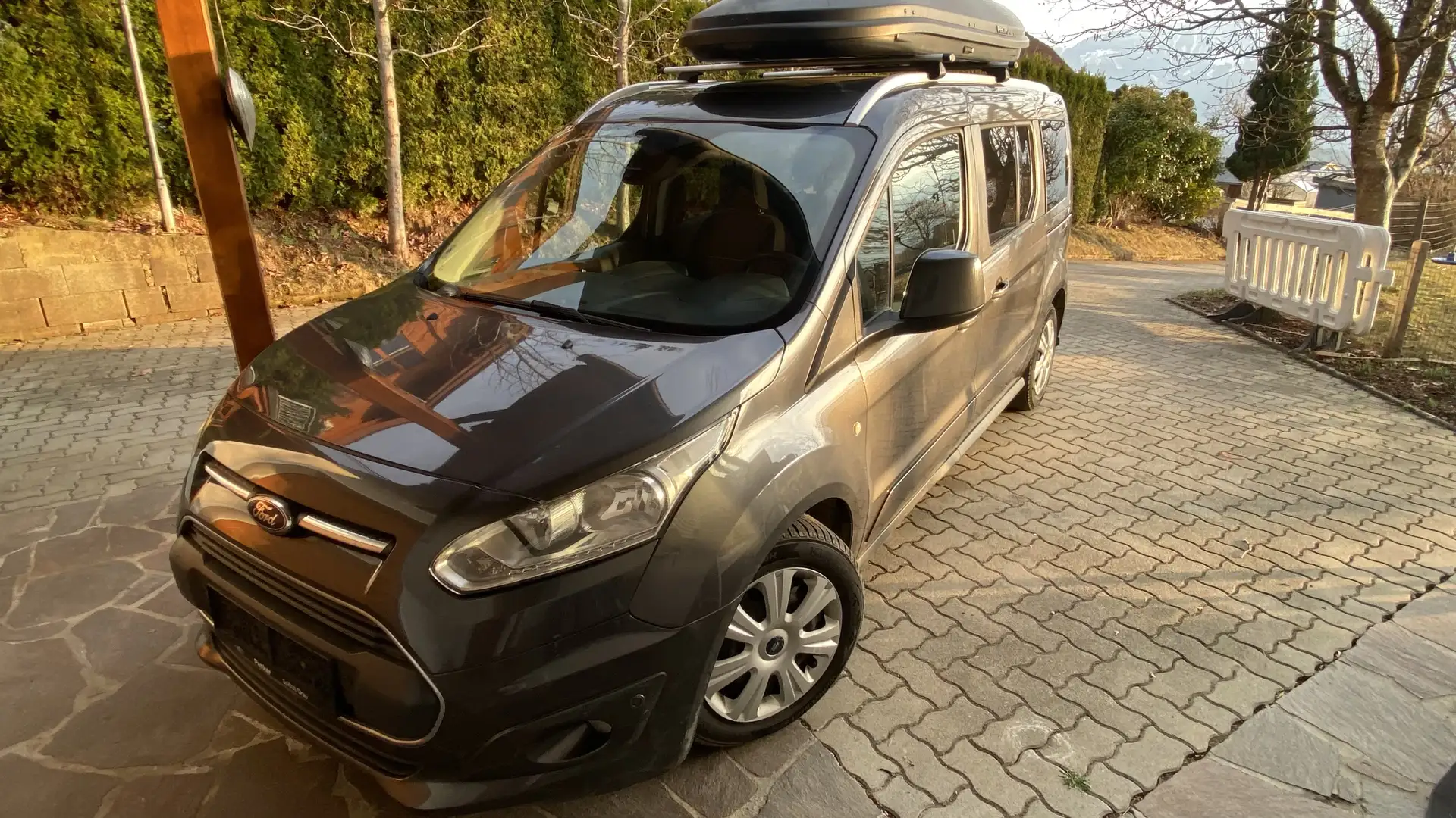 Ford Tourneo Connect Titanium Grau - 1
