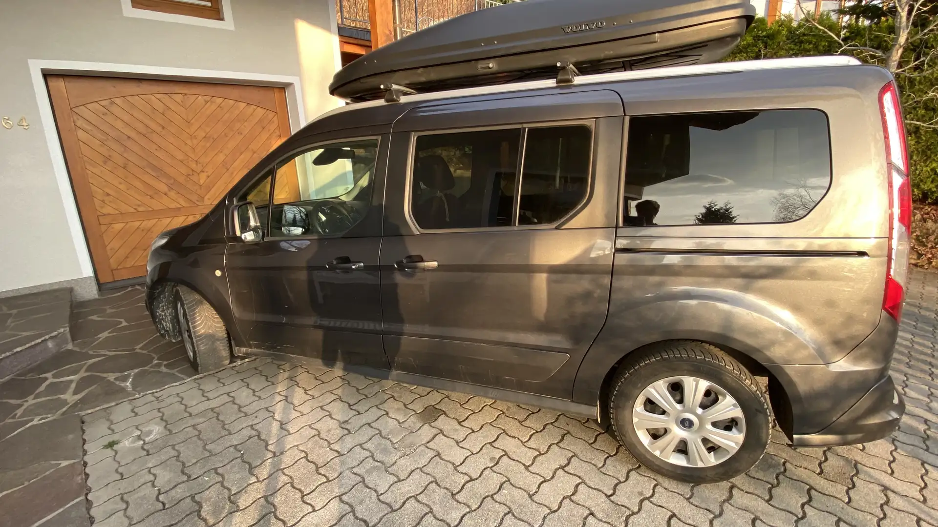 Ford Tourneo Connect Titanium Grau - 2