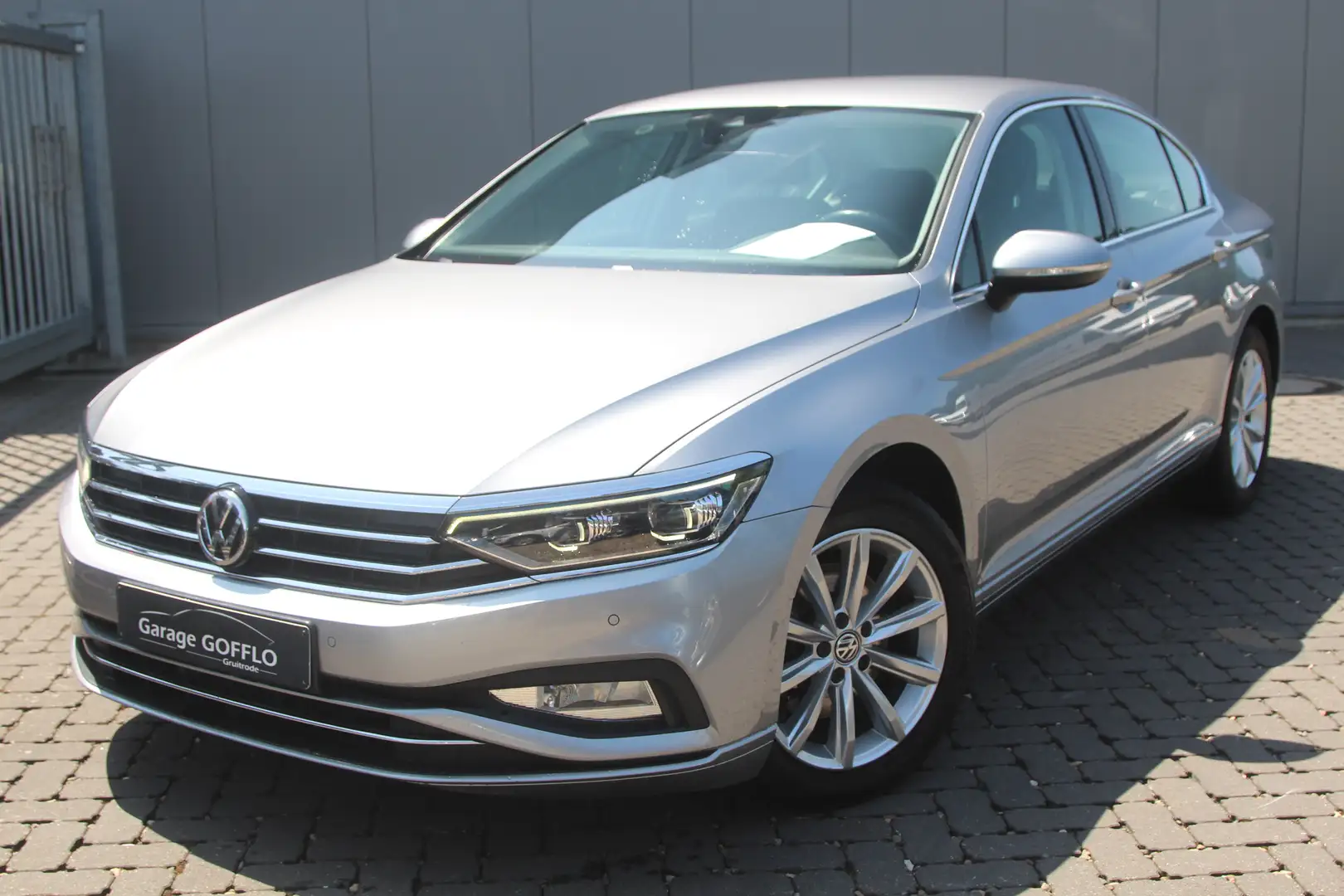 Volkswagen Passat 1.6 TDI DSG - 126.000km - 2020 Grijs - 1