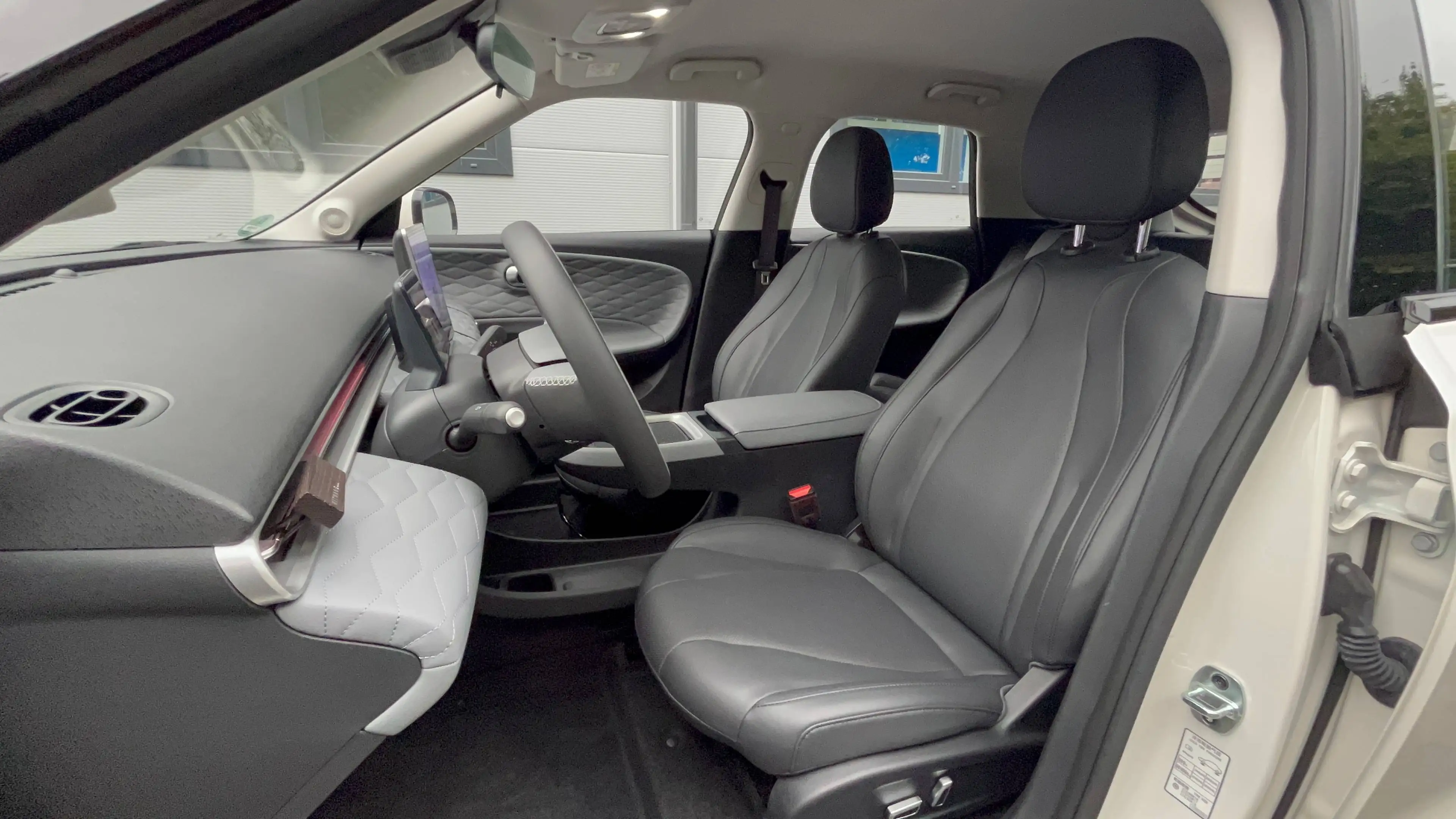 Dongfeng Box E3 Fließheck - 42,3KwH - LED, Lederaus.,KeyFree,AppleCar Play/Android Auto — photo 10